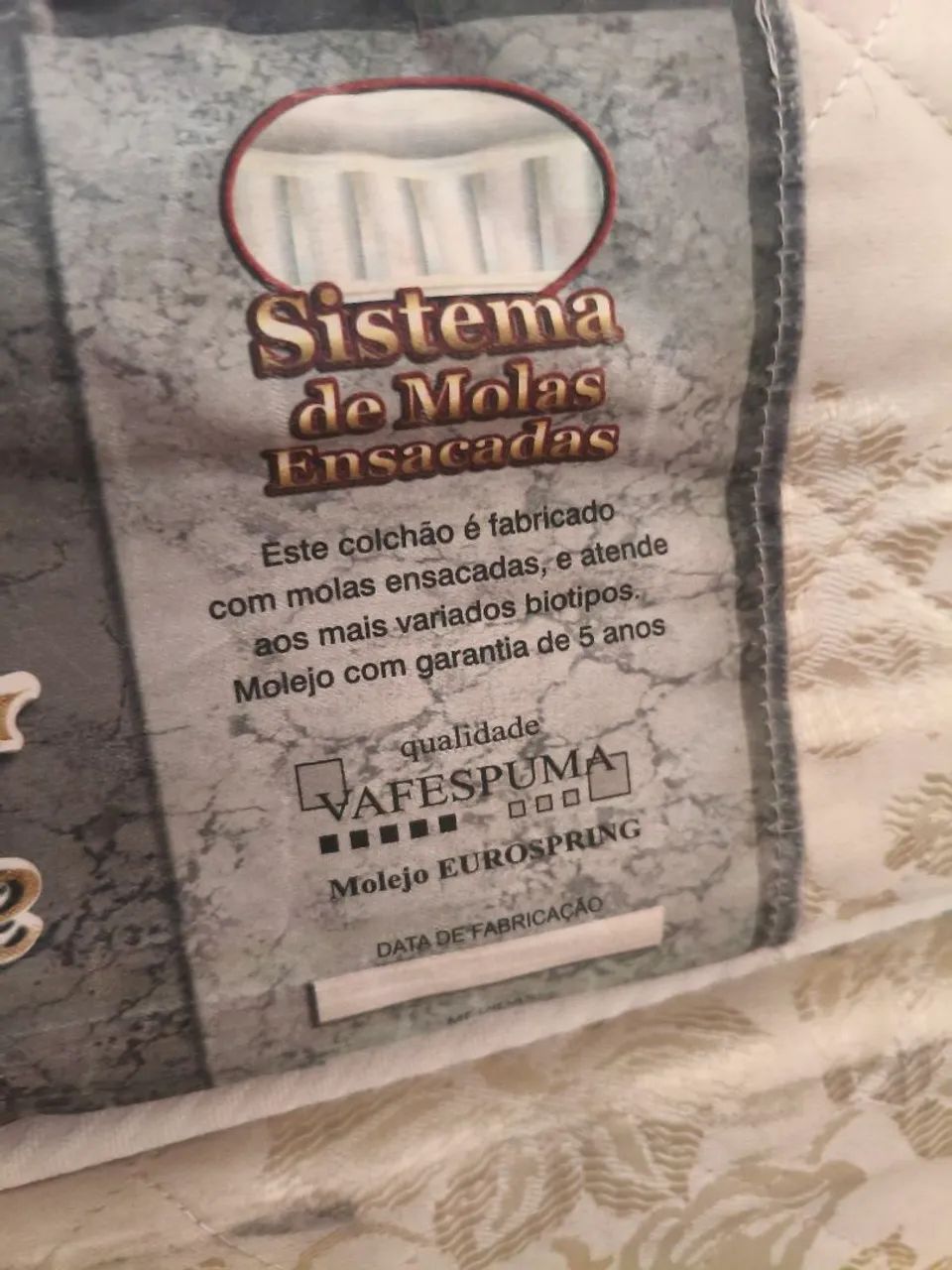 Cama de casal + colchão de molas ensacadas