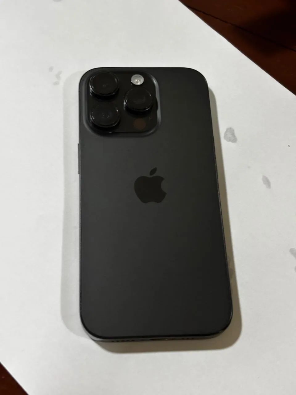 iPhone 16 pro usado com caixa cabo garantia até final de agosto - Foto 4