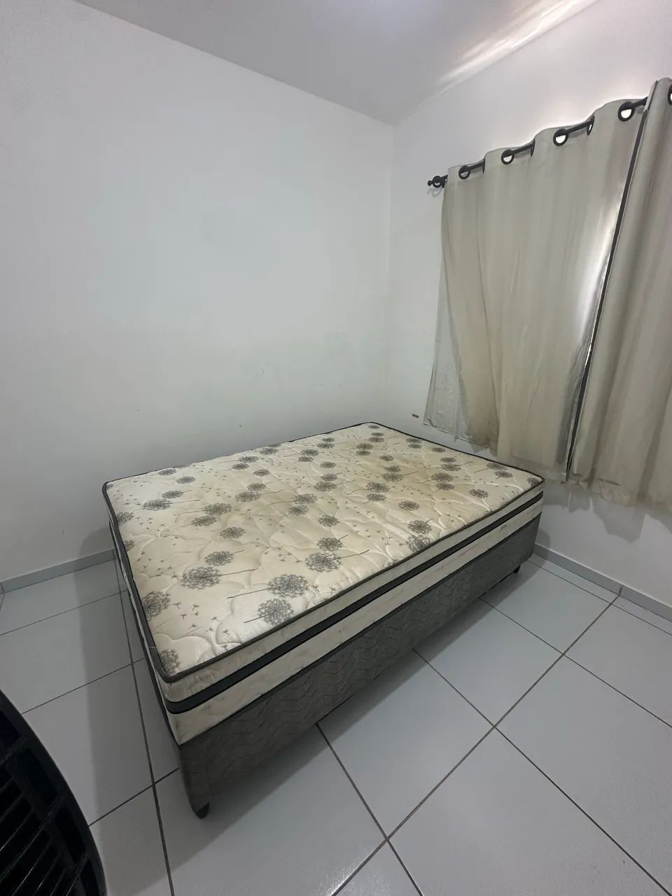 Vendo Cama Casal Bem conservada 