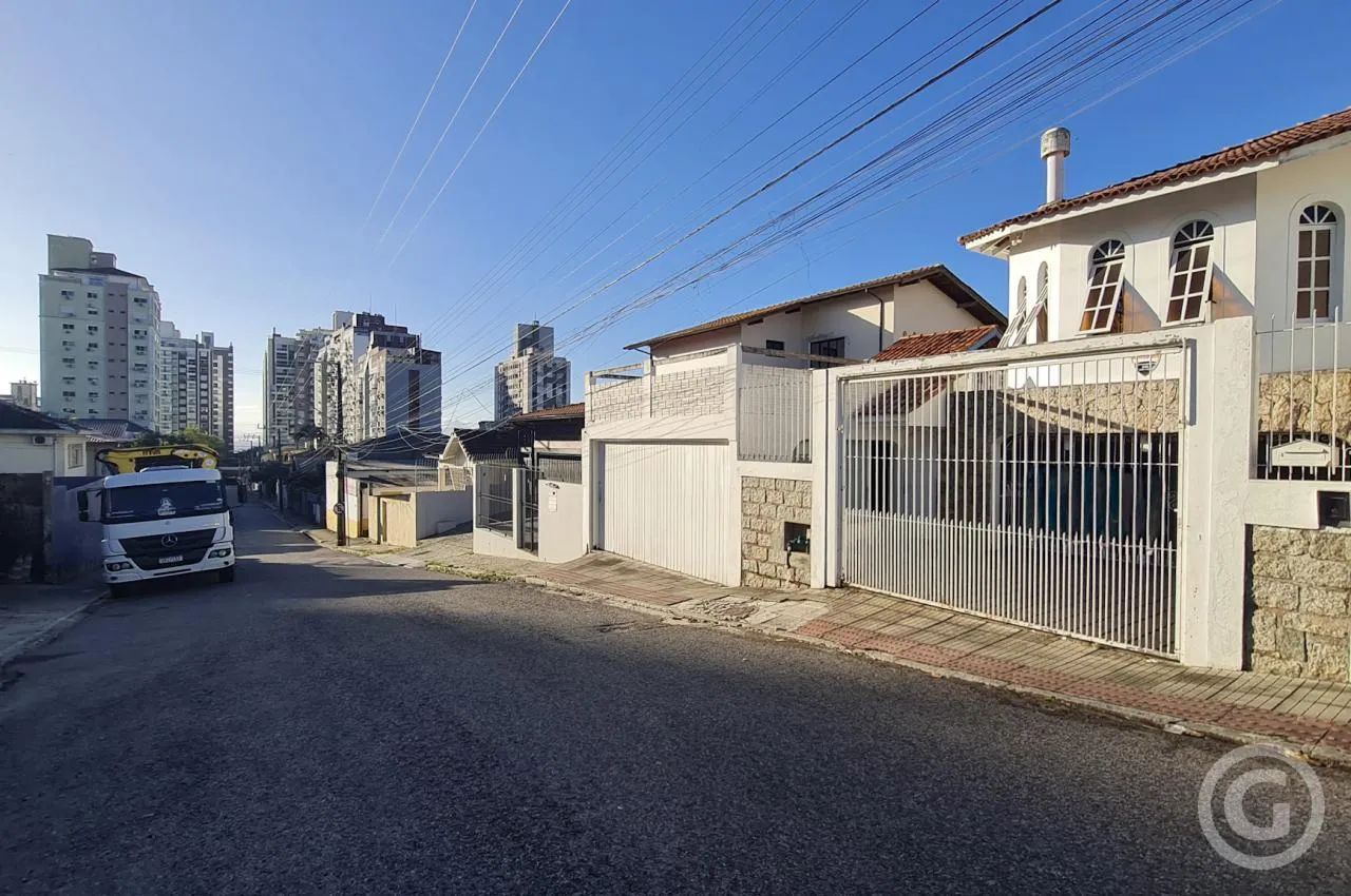 Casa ampla e semimobiliada no bairro Agronômica, em Florianópolis - Foto 2