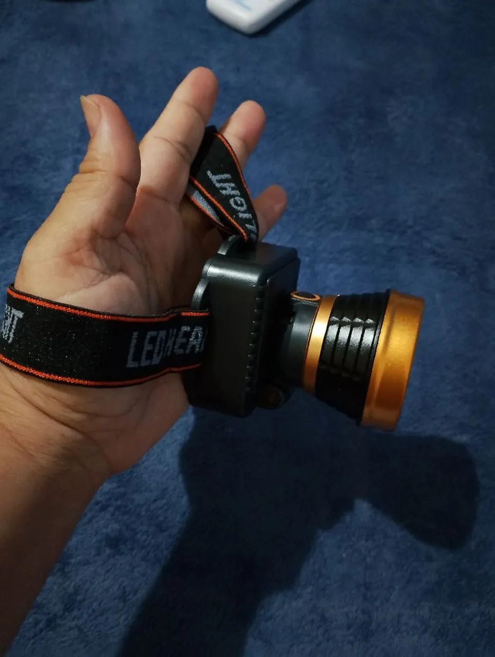 Lanterna LED de cabeça resistente a agua