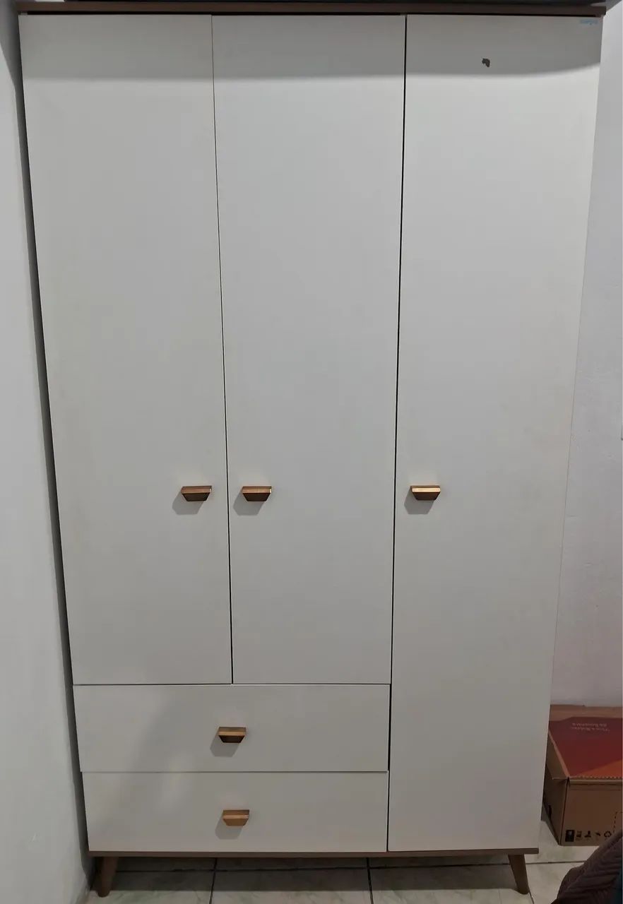 Guarda roupa de solteiro contato na legenda