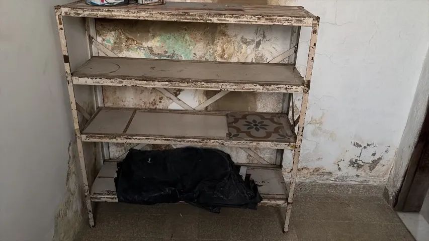 Estante de ferro 