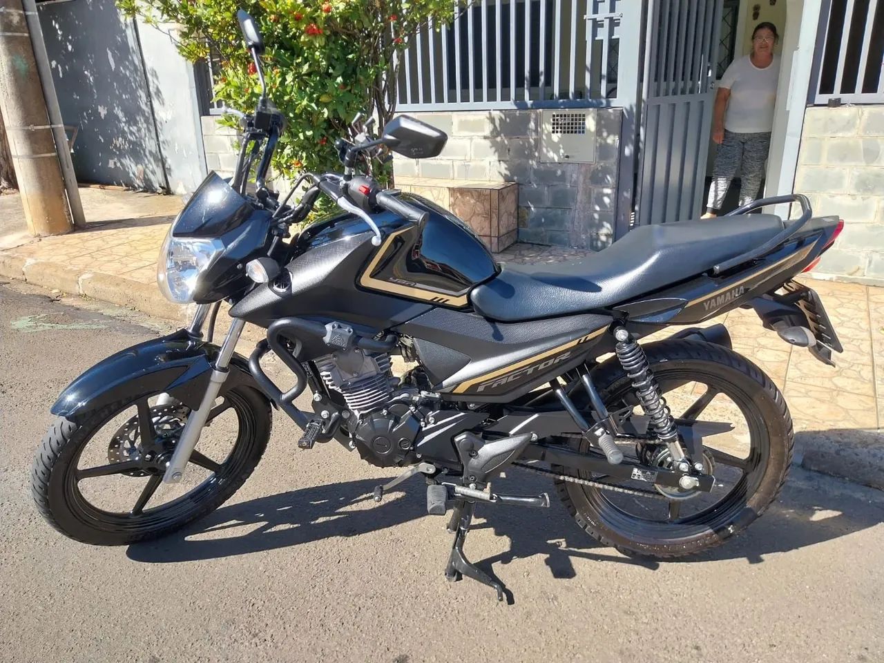 Moto YAMAHA 2024 - Foto 2