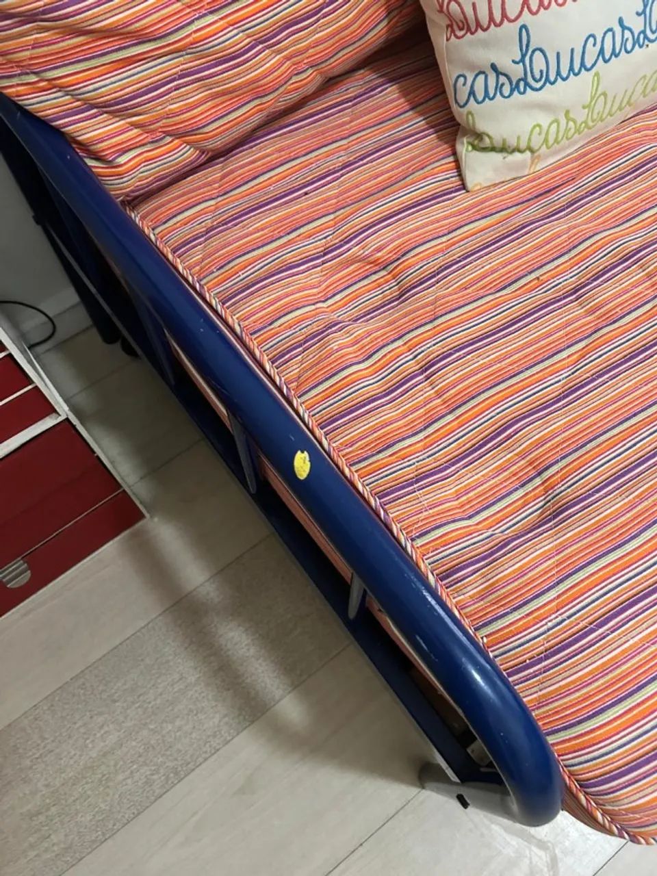 Cama/sofa tubular azul tok stok com bicama, e colchões - Foto 2