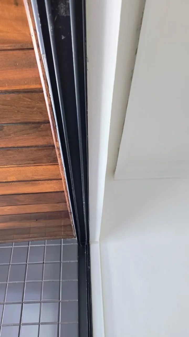Porta de Correr Alumínio Preto 2 Folhas com Vidro - 2,54m x 2,14m - Foto 2