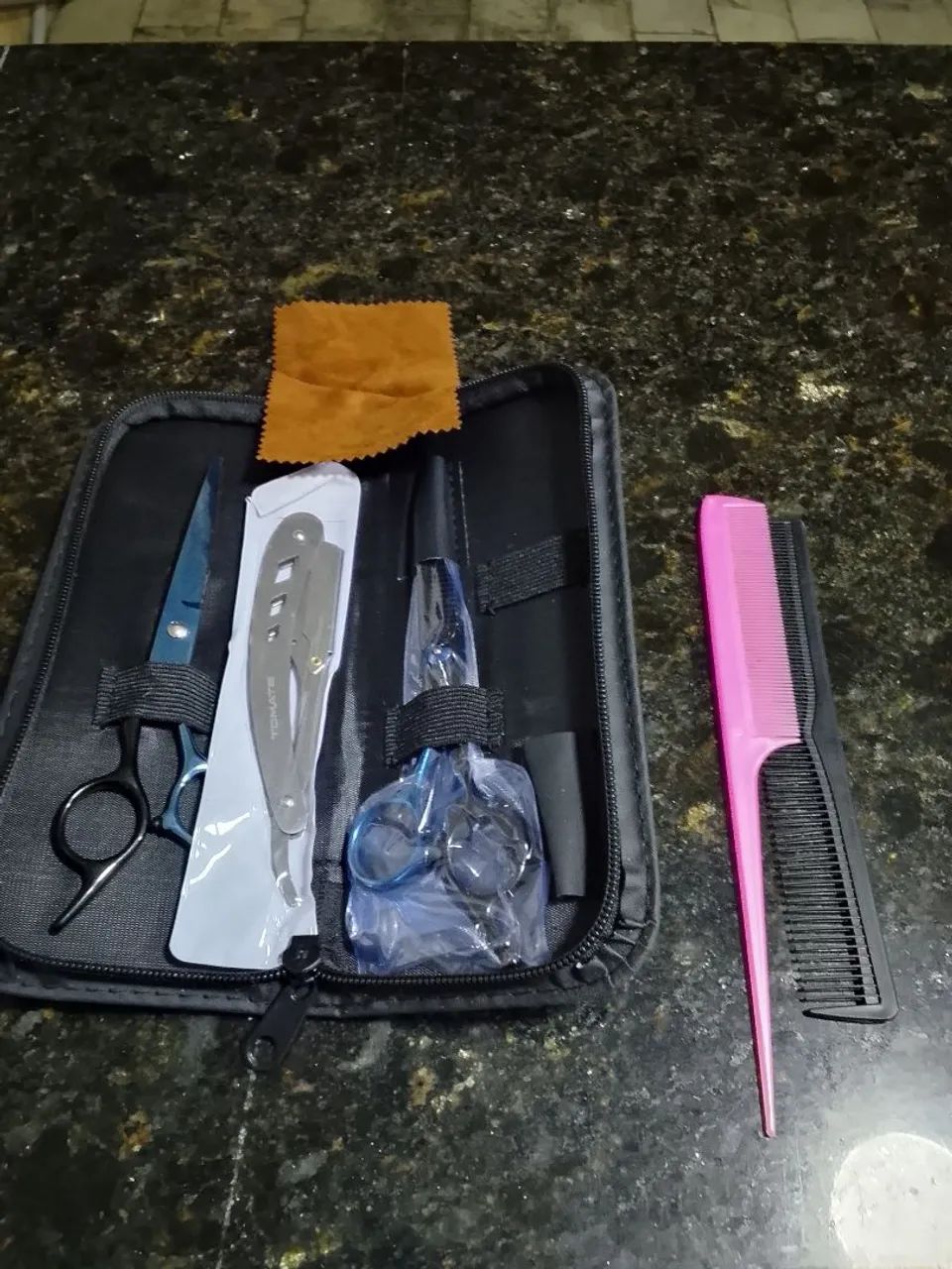 Kit de Tesouras Profissionais Tomate + Navalhete e E