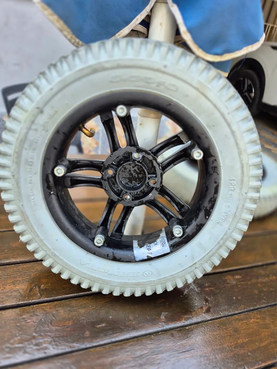 Pneu roda e câmera completo cadeira motorizada ottobock b400 usado - Foto 3