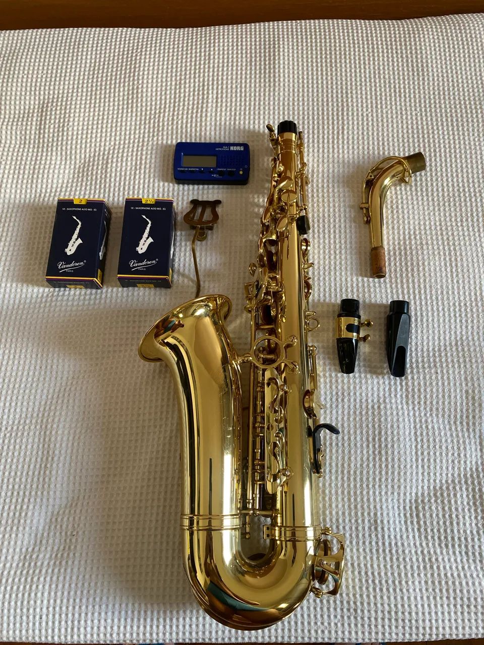 Saxofone Eagle SA501 Dourado