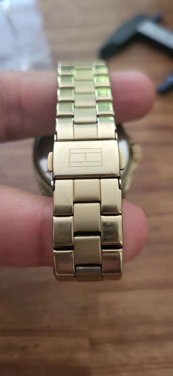 Relógio Tommy unissex dourado 40 mm de caixa  - Foto 2