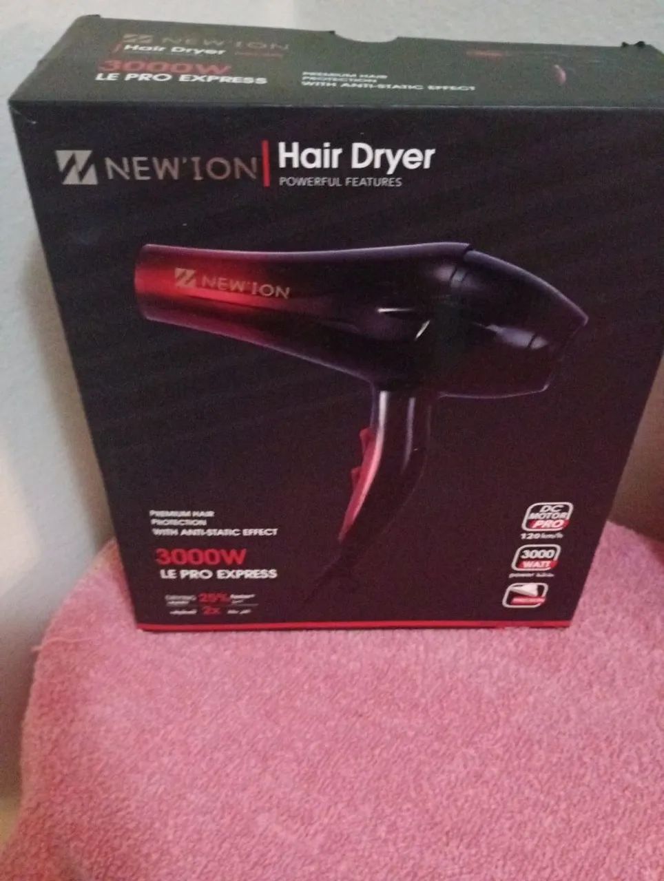Vendo secador de cabelo.