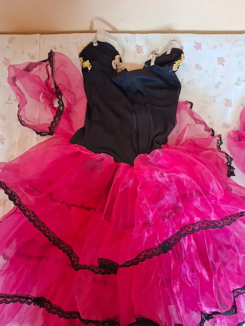 Figurino Ballet com arranjo de cabelo  - Foto 4