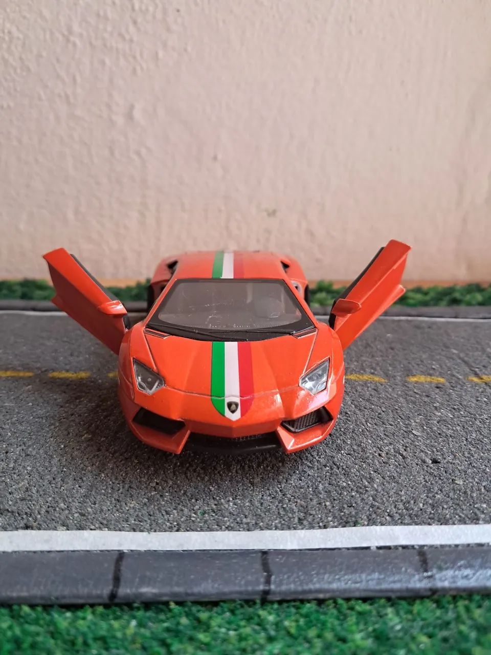 miniatura lamborghini aventador laranja 1/38
