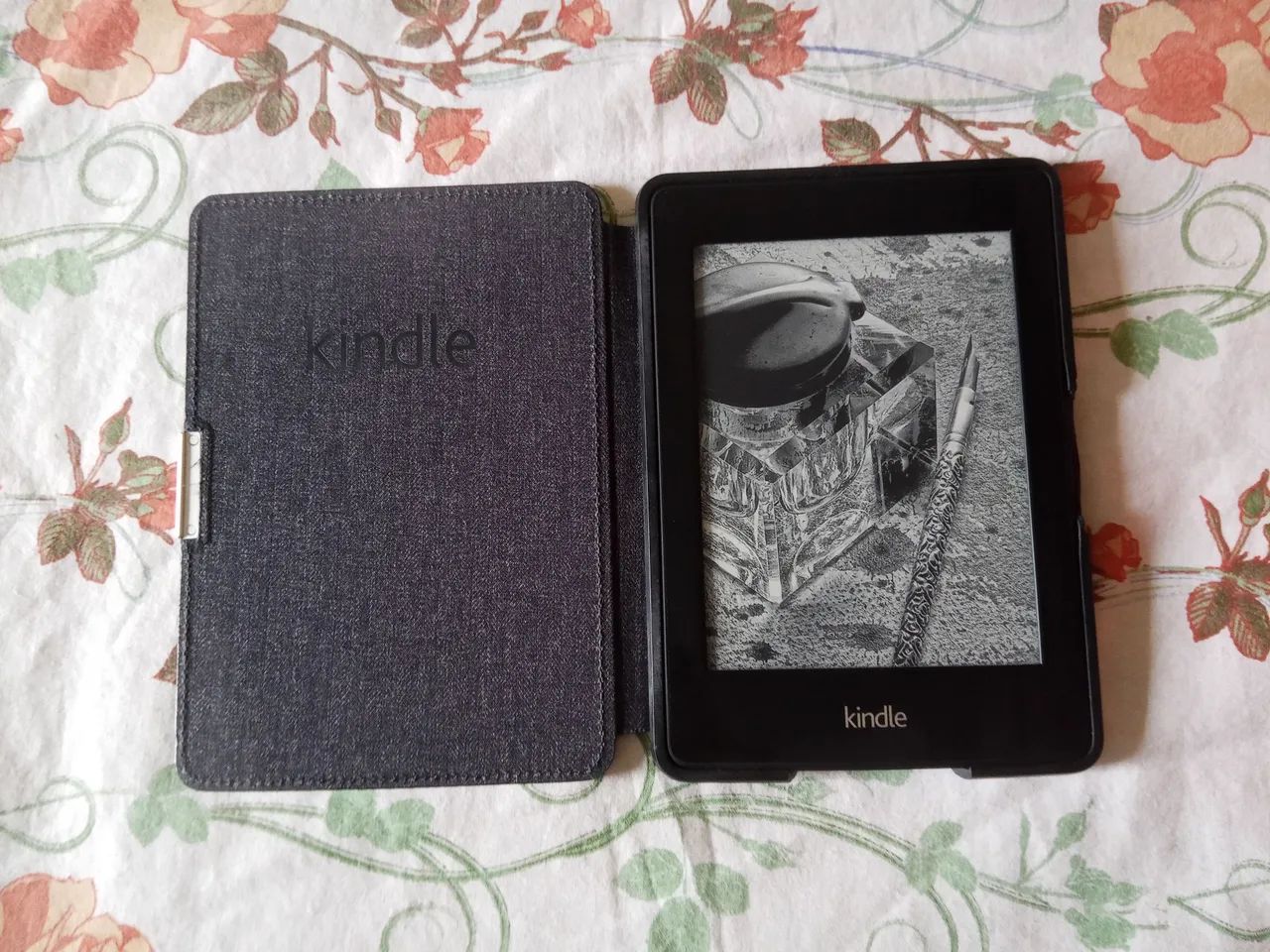 Kindle Paperwhite 6a impecável com capa, cabo, carregador original - Foto 2