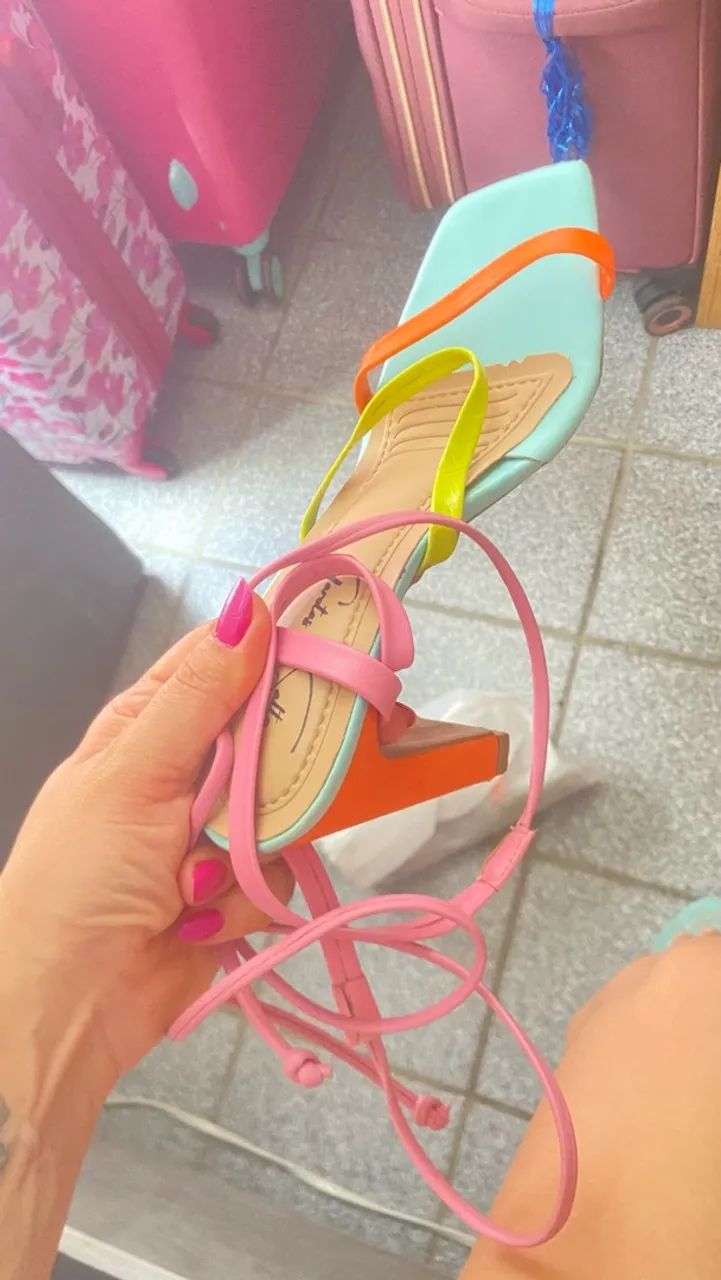 Sandália colorida de amarração  - Foto 2