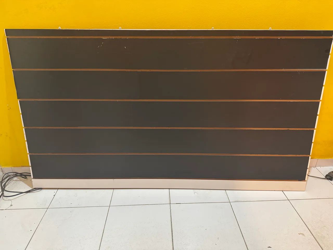 Painel Canaletado - Branco mas Plotado de Preto