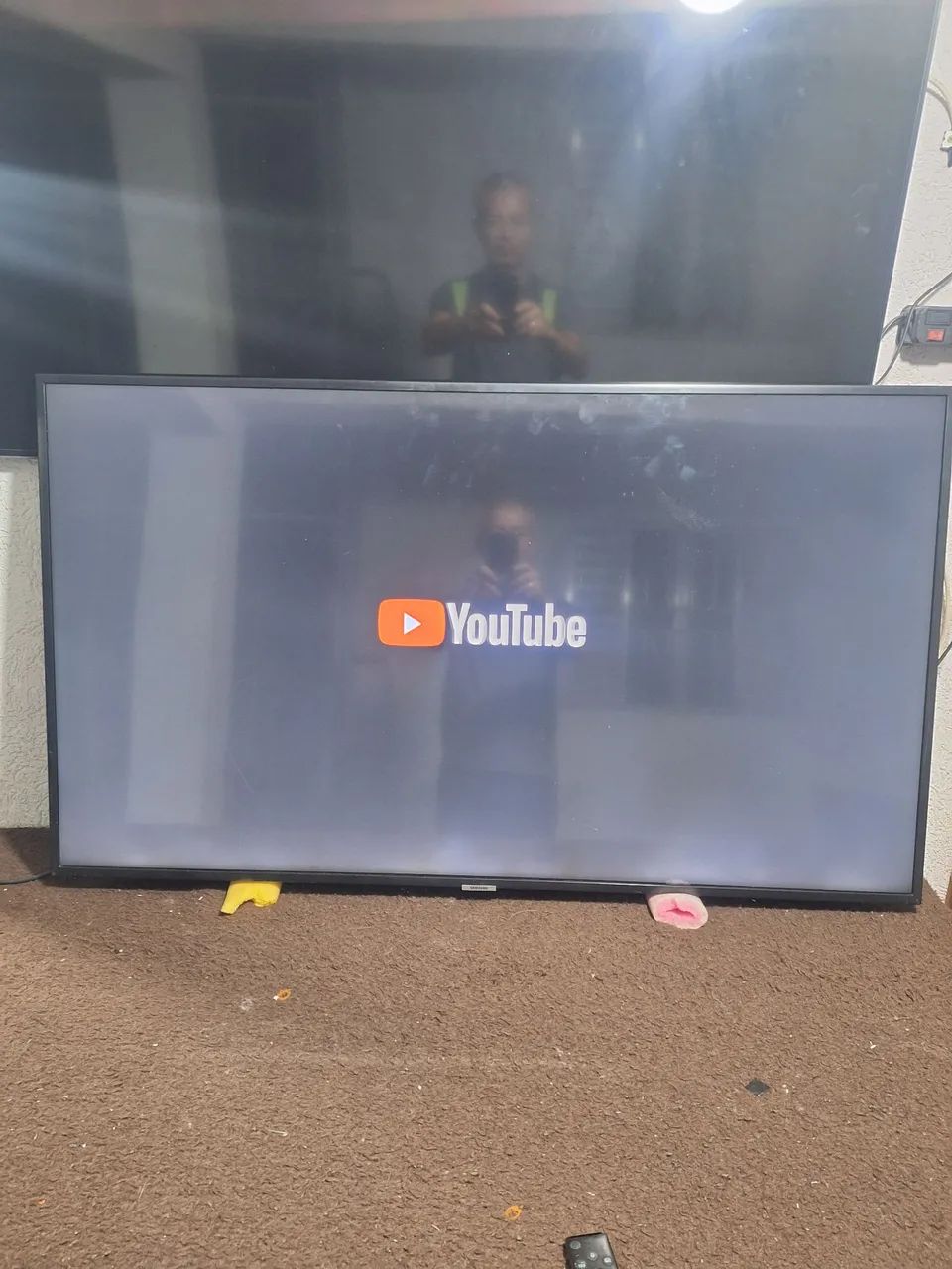 TV SMART SANSUNG 4K 50 POLEGADAS FUNCIONANDO PERFEITAMENTE SEM OS PES ACEITO CARTÃO  - Foto 3