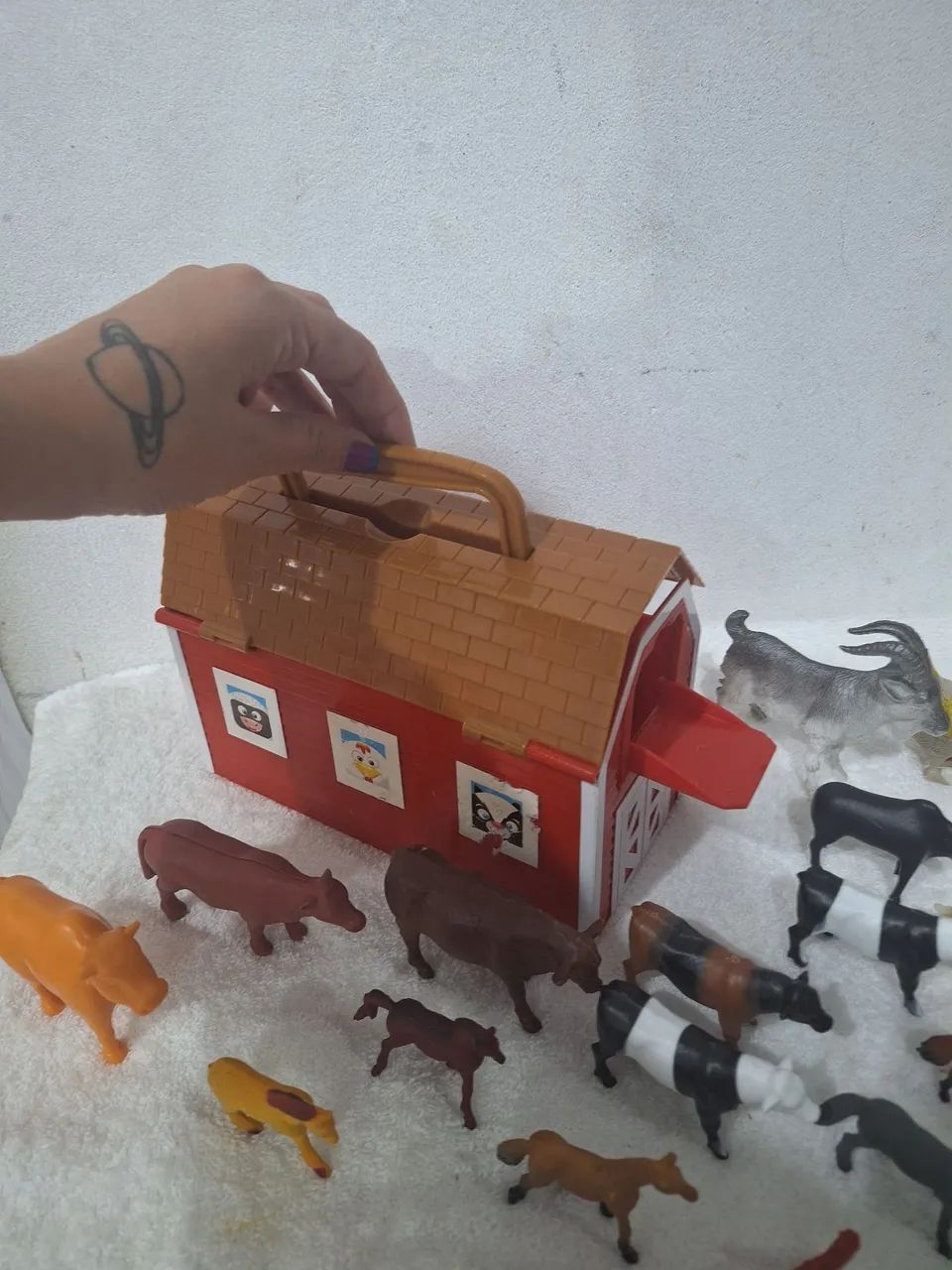 Fazenda de brinquedo e animais - Foto 4