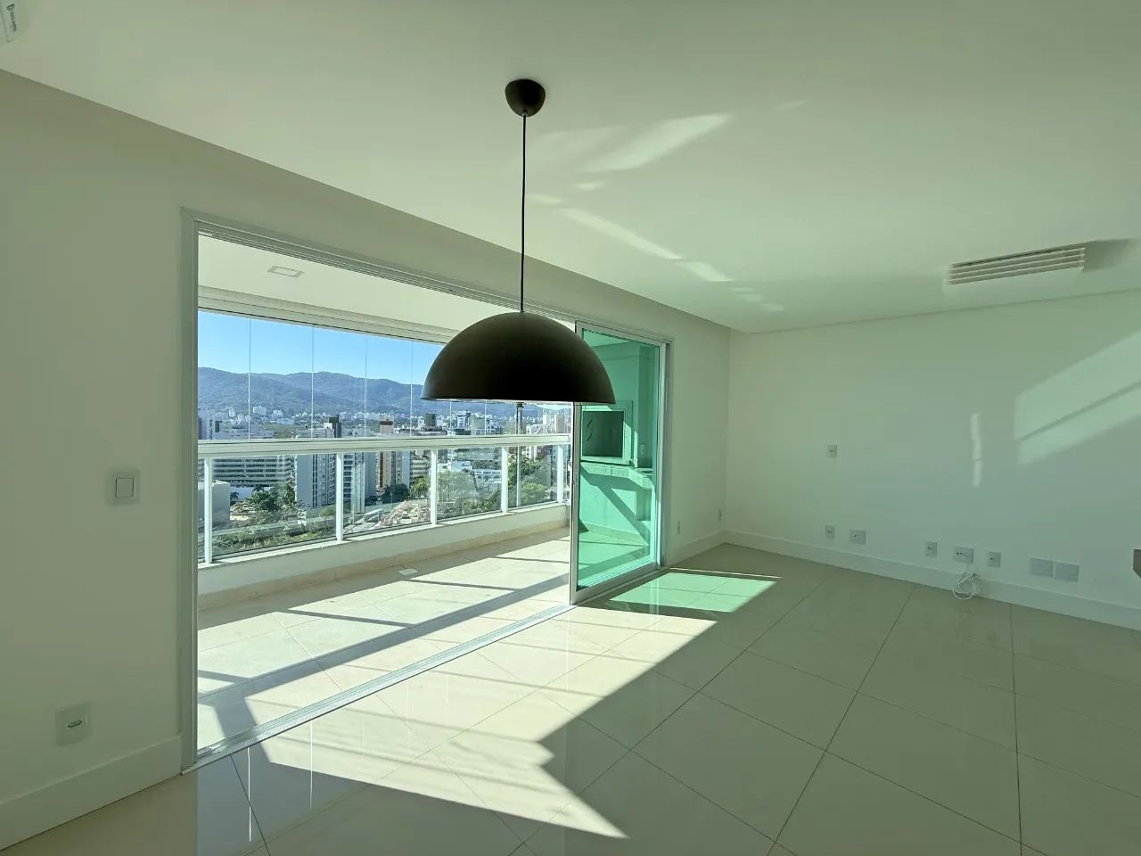 Apartamento 3 dormitórios com vista mar no Agronômica, Florianópolis. - Foto 3