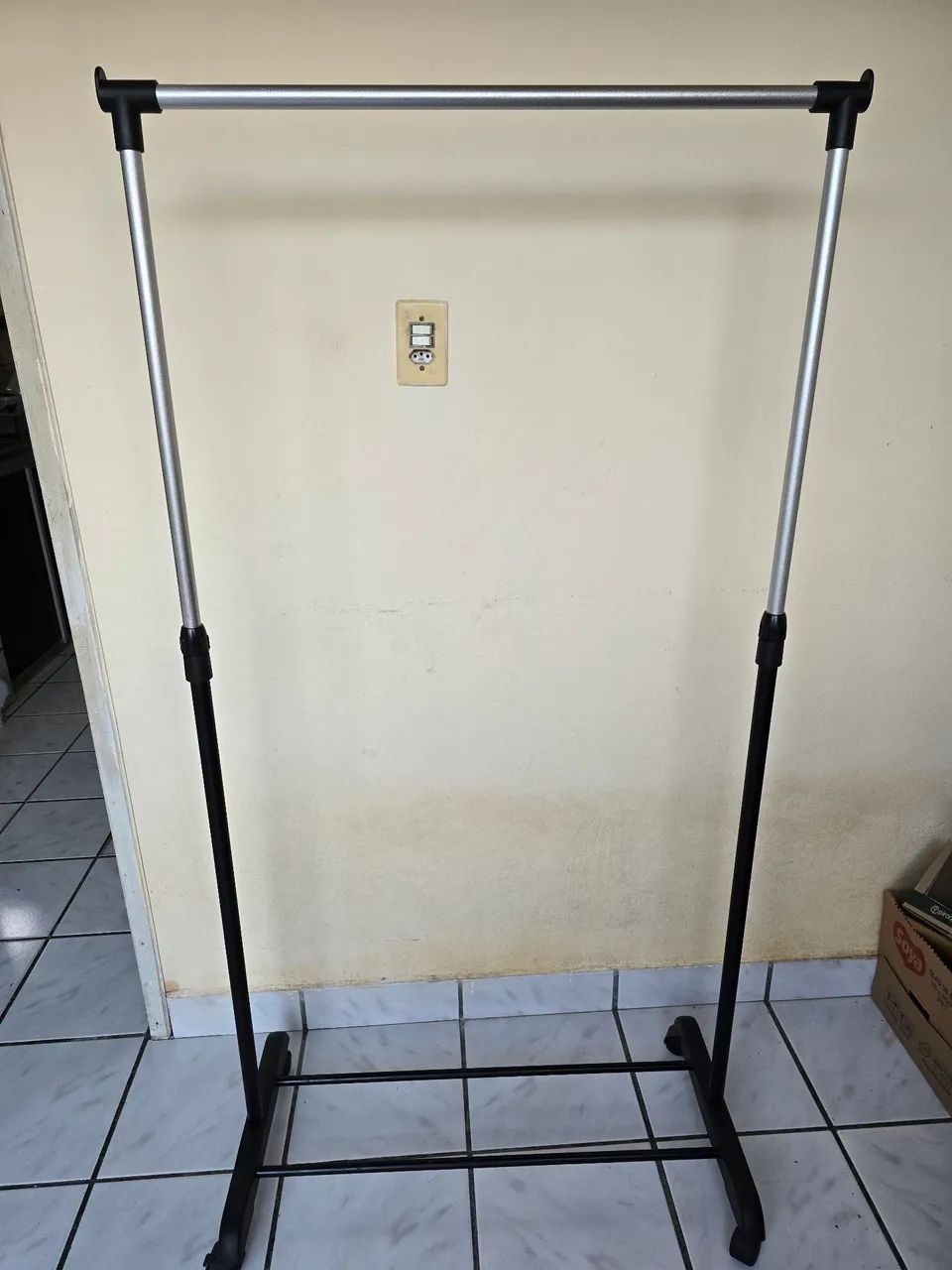 Arara de Roupas de Metal - 80 cm - Foto 2