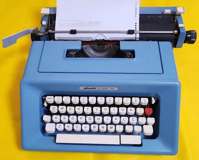 Máquina de Escrever Olivetti Studio 46