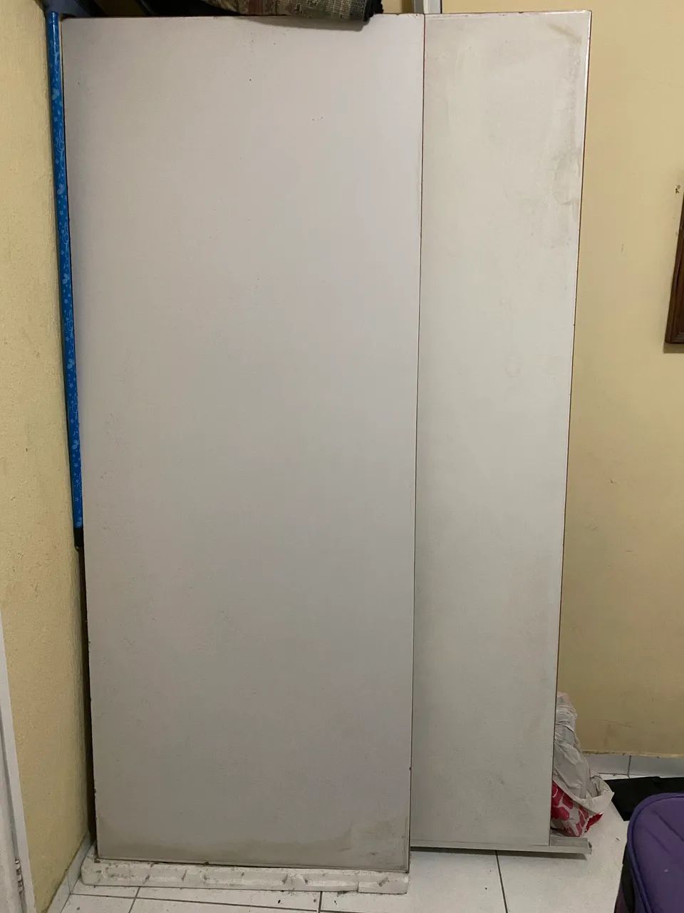 2 madeira de Divisória e 1 porta com trinco , COMPLETO 