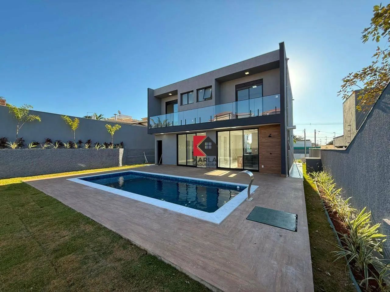 CASA EM CONDOMINÍO COM 04 QUARTOS SENDO 03 SUÍTES E PISCINA AQUECIDA! - Foto 2