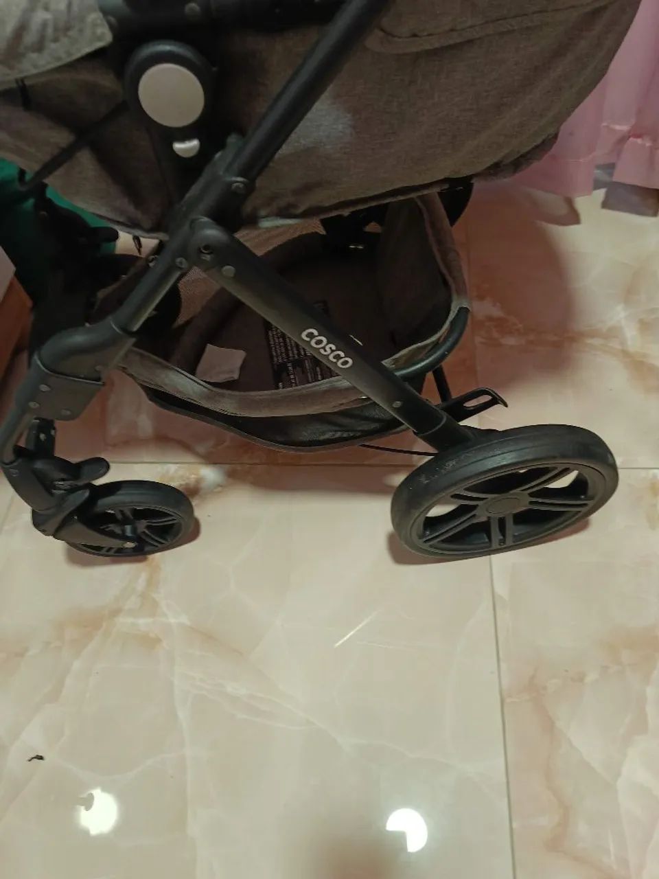 CARRO DE BEBÊ, COM VÁRIAS FUNÇÕES. - Foto 2