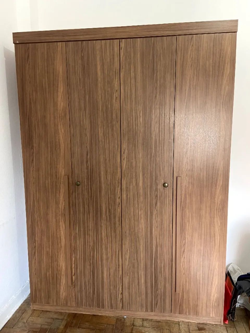 Guarda Roupa Solteiro Ripado 4 Portas e 2 Gavetas