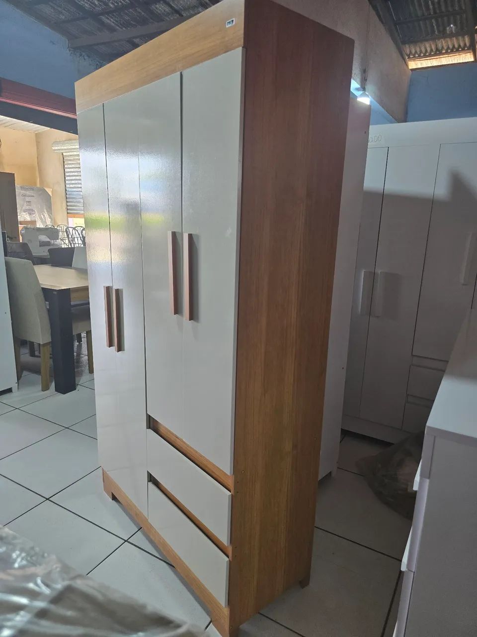 Guarda roupa 4 portas valor 890 reais - Foto 2