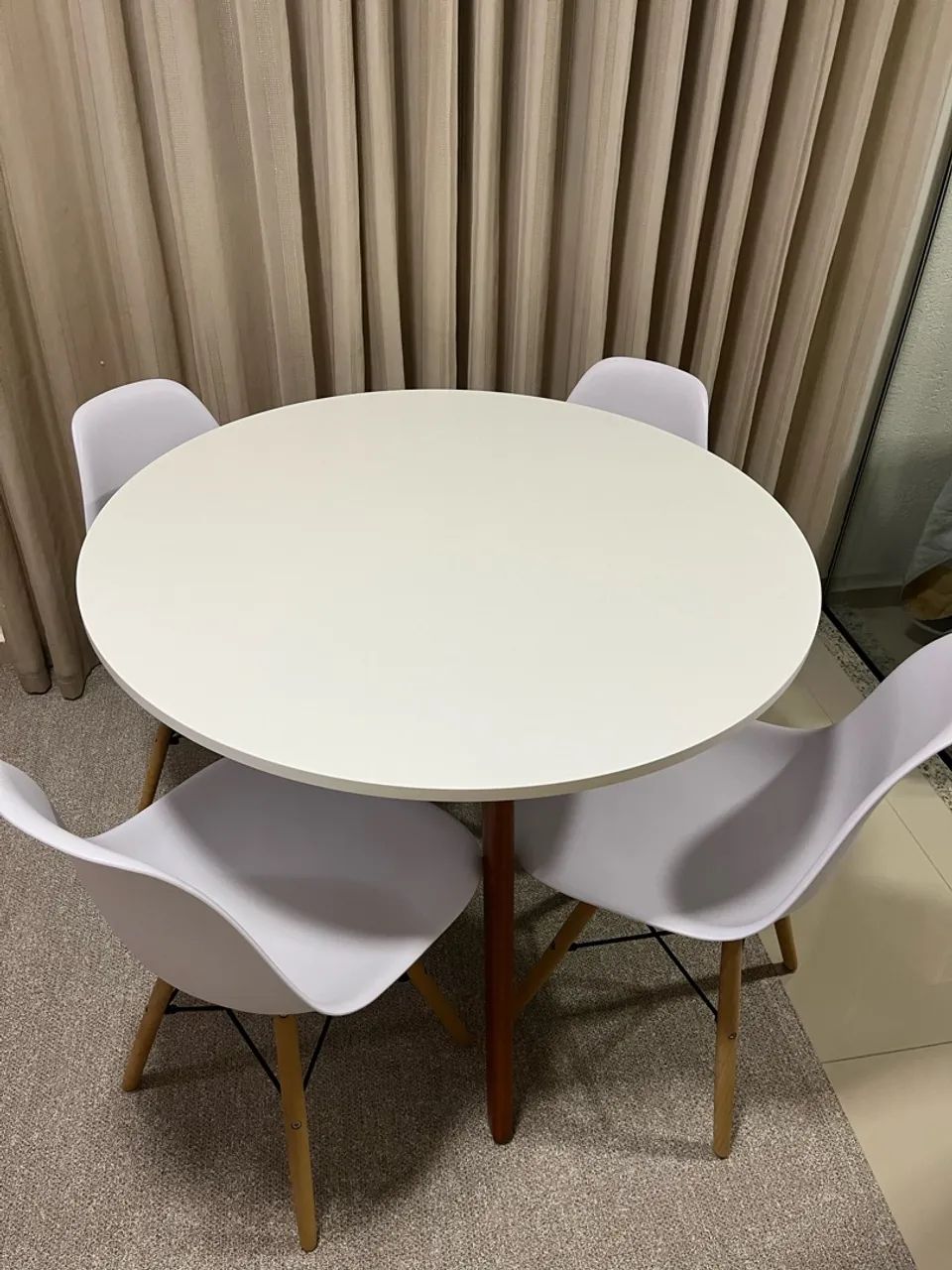 Mesa com 4 cadeiras  - Foto 2