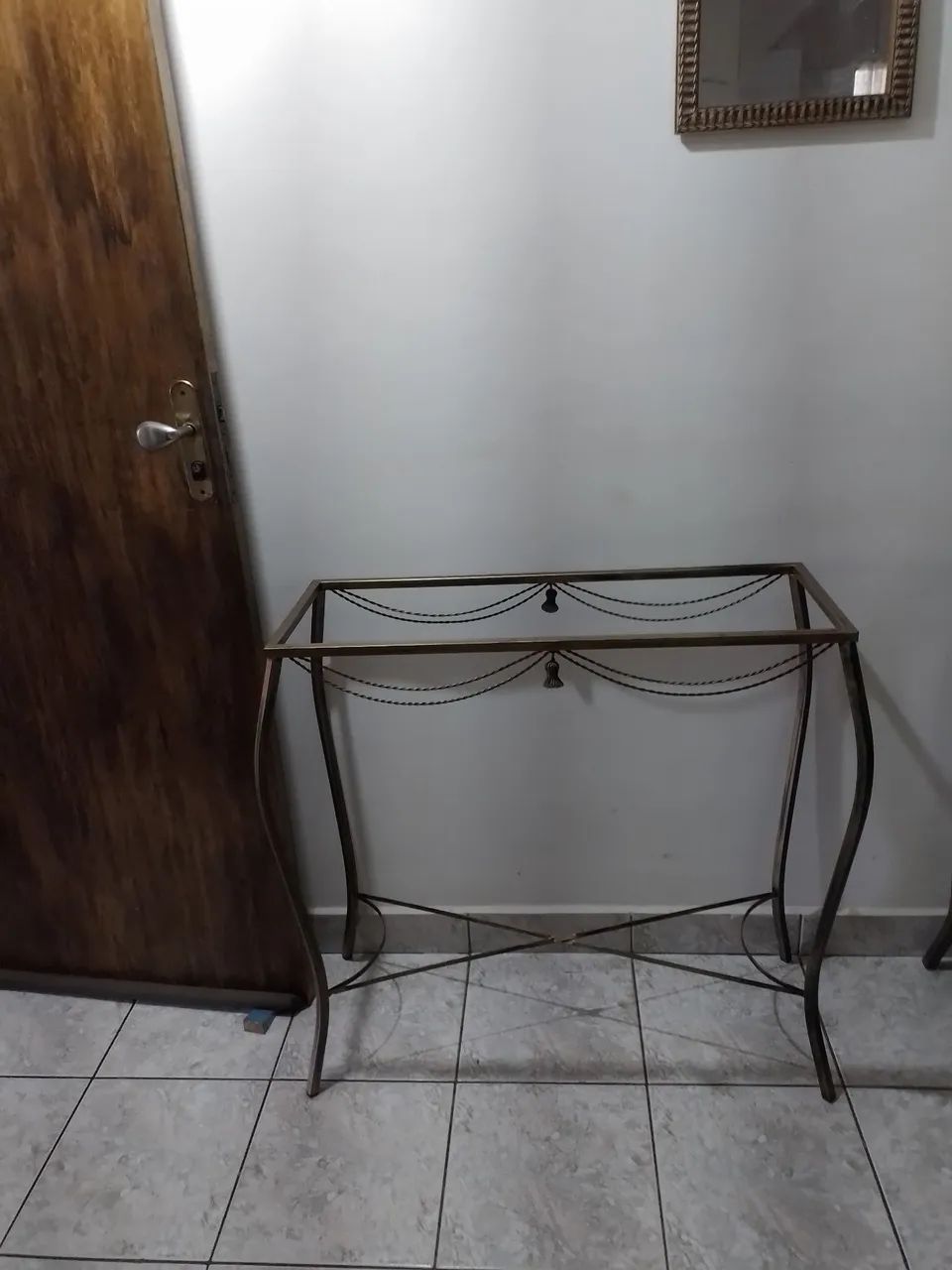Aparador de ferro e vidro