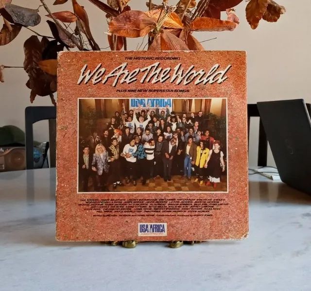 lp vinil - we are the world - michael jackson - com encarte - Foto 2