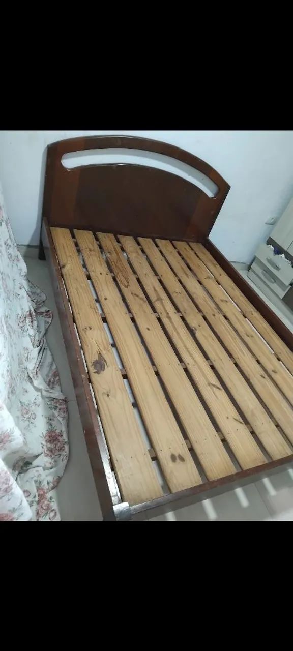 Cama de madeira