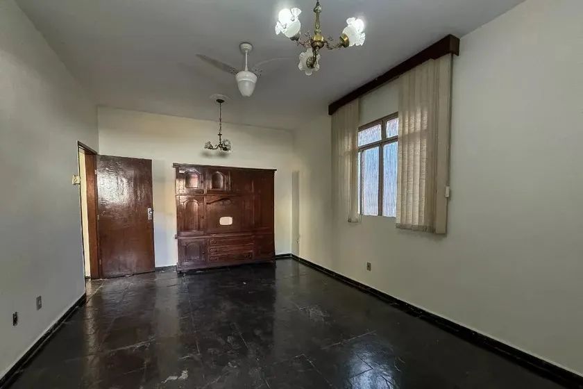 Casa à Venda - Nova Suíssa, 4 Quartos, 360 m2