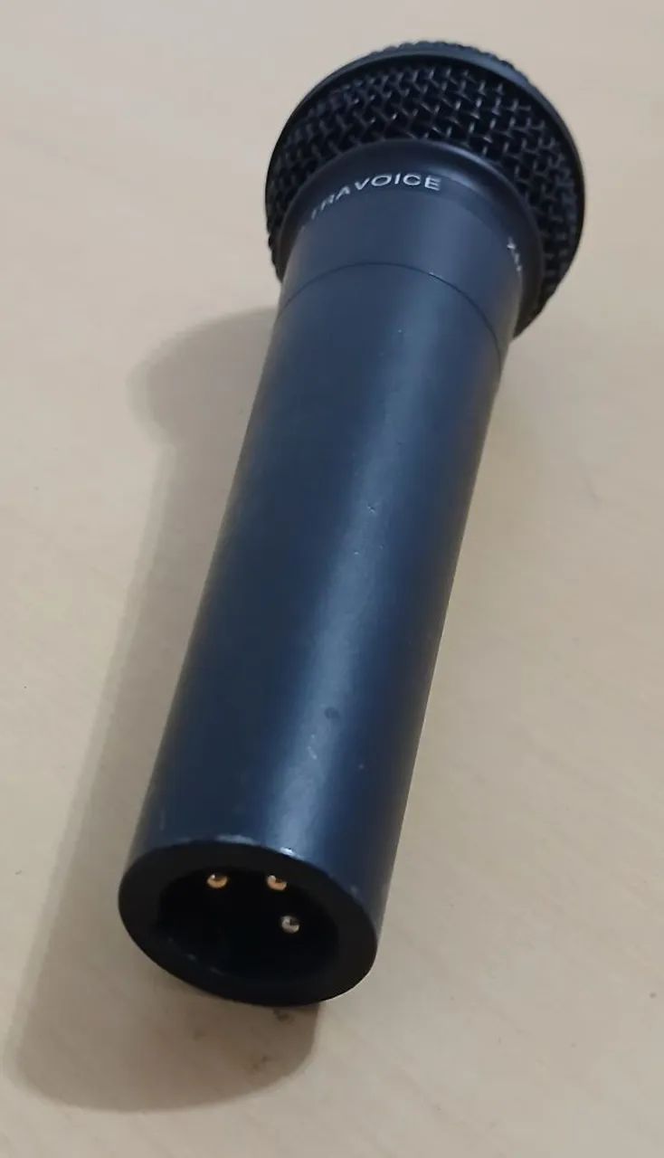 Microfone Dinâmico Behringer Ultravoice modelo XM8500 - Foto 3