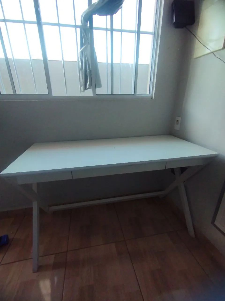 Escrivaninha // Mesa de estudo