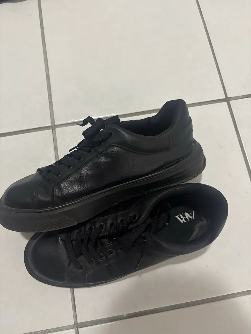 Tênis preto Zara 