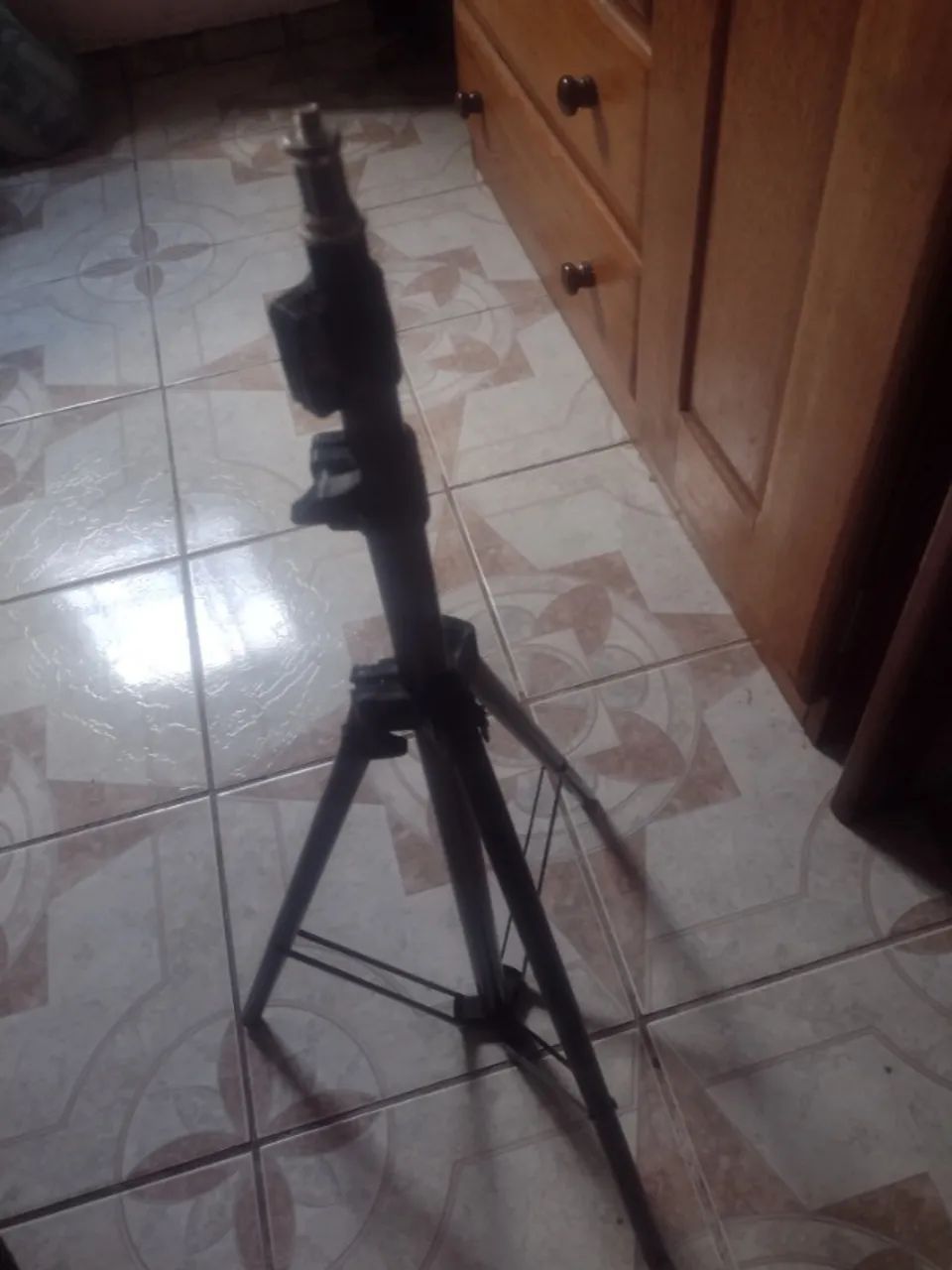 tripé para celular e projetor