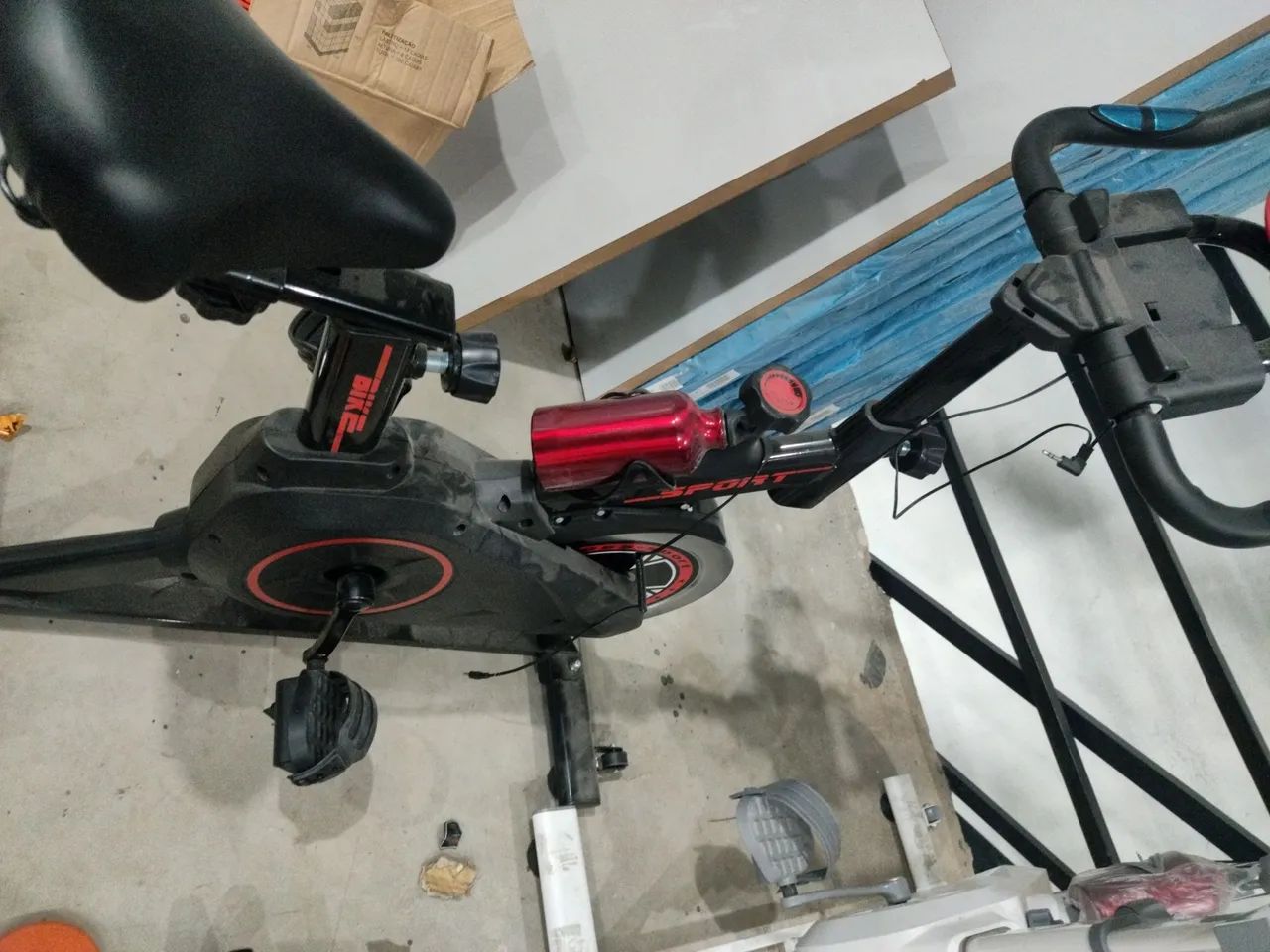 Bicicleta ergométrica branca  - Foto 5