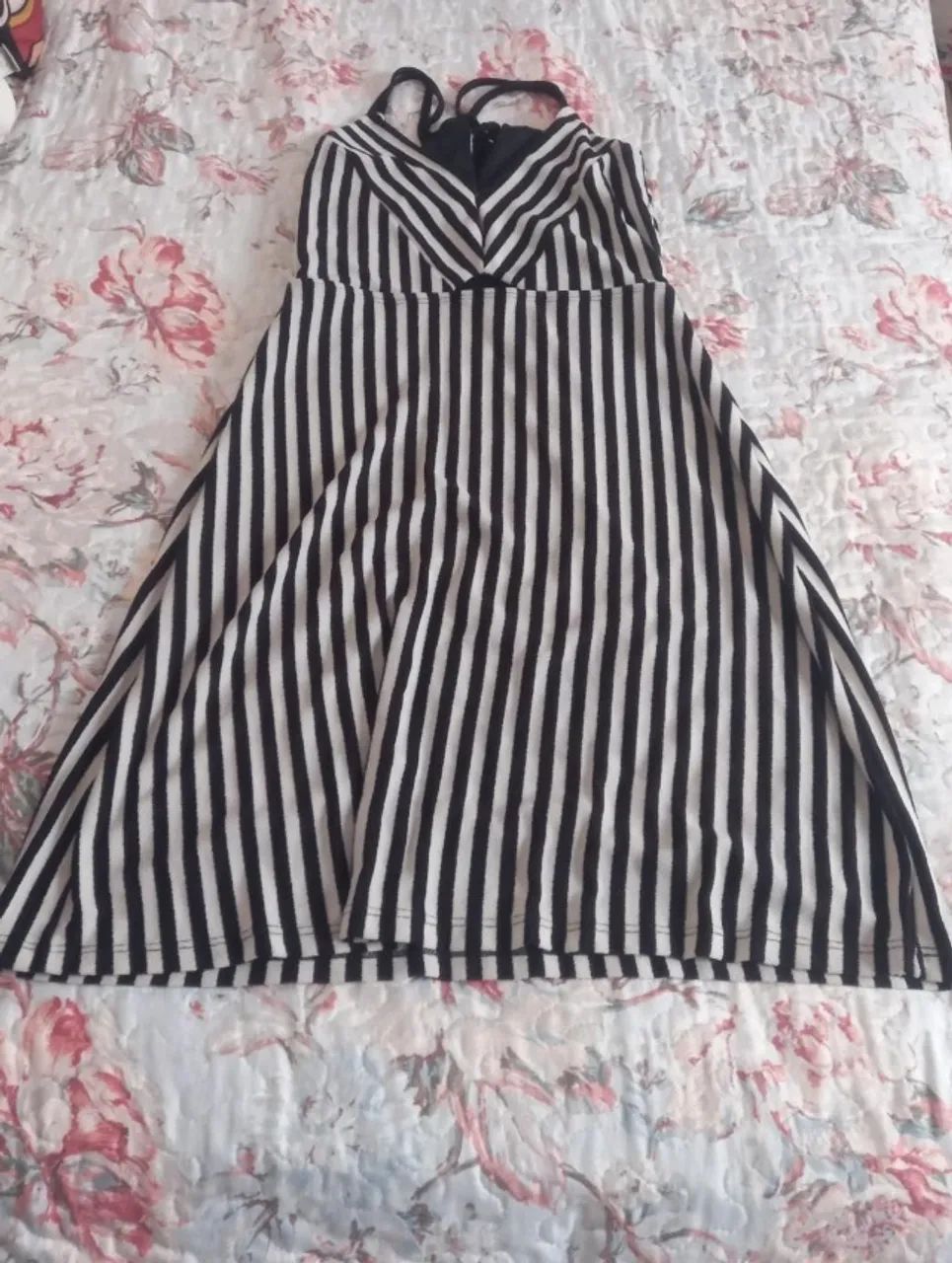 Vestido listrado com alça tamanho M usado.