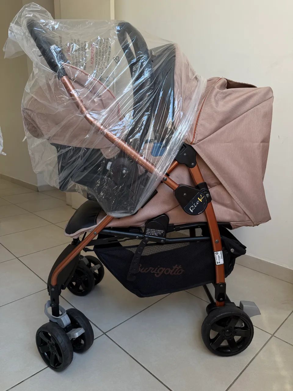Kit Carrinho de Bebê com Bebê Conforto - Conservado - Foto 2