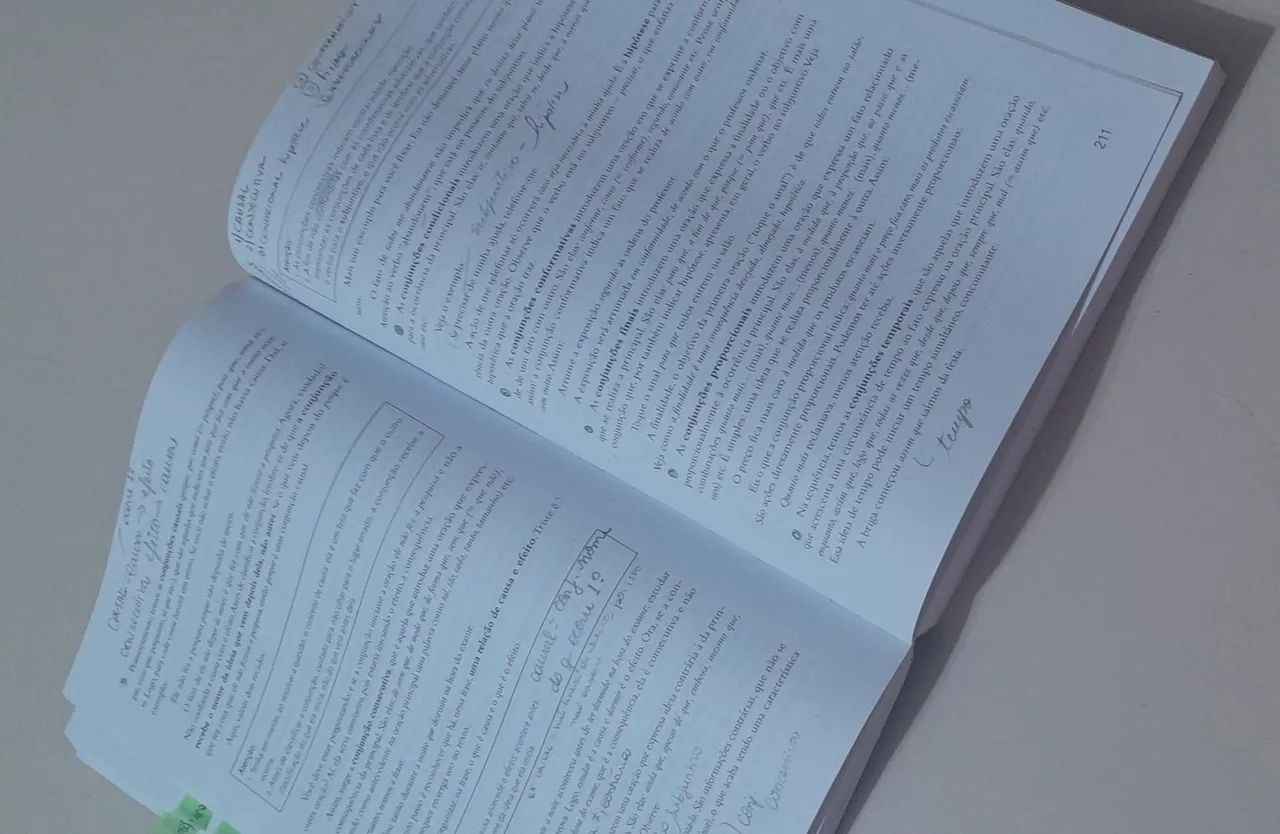 Livro Gramática Comentada - Adriana Figueiredo  - Foto 3