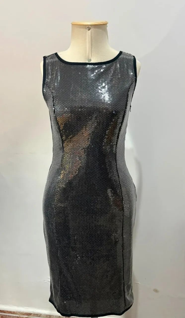 Vestido preto em paetês
