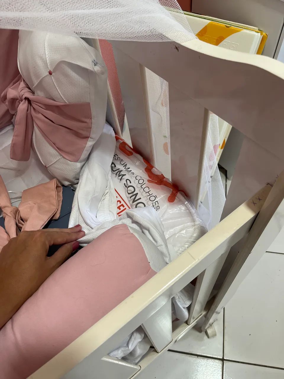Berço infantil com colchão  - Foto 4