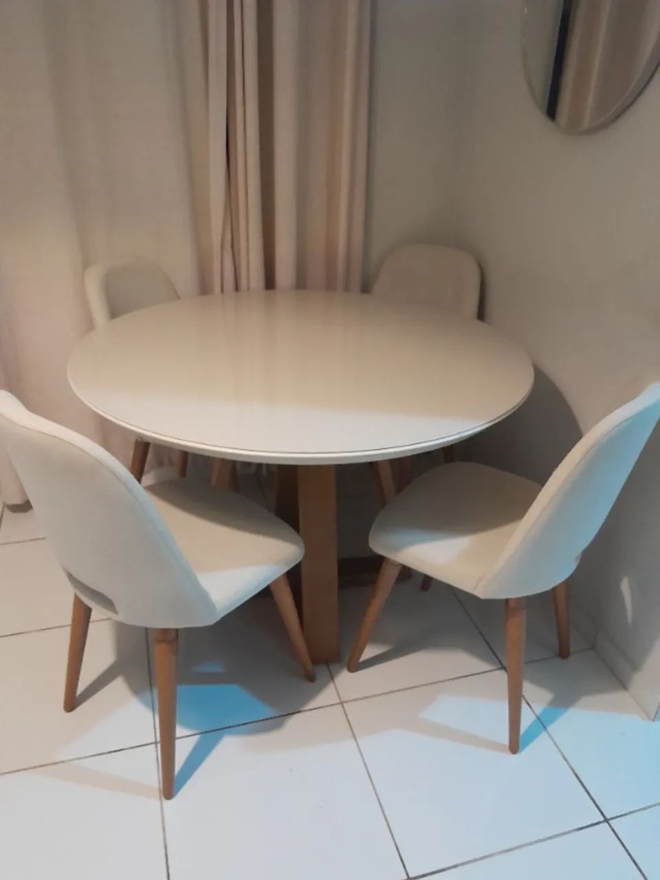 Mesa de jantar 4 cadeiras