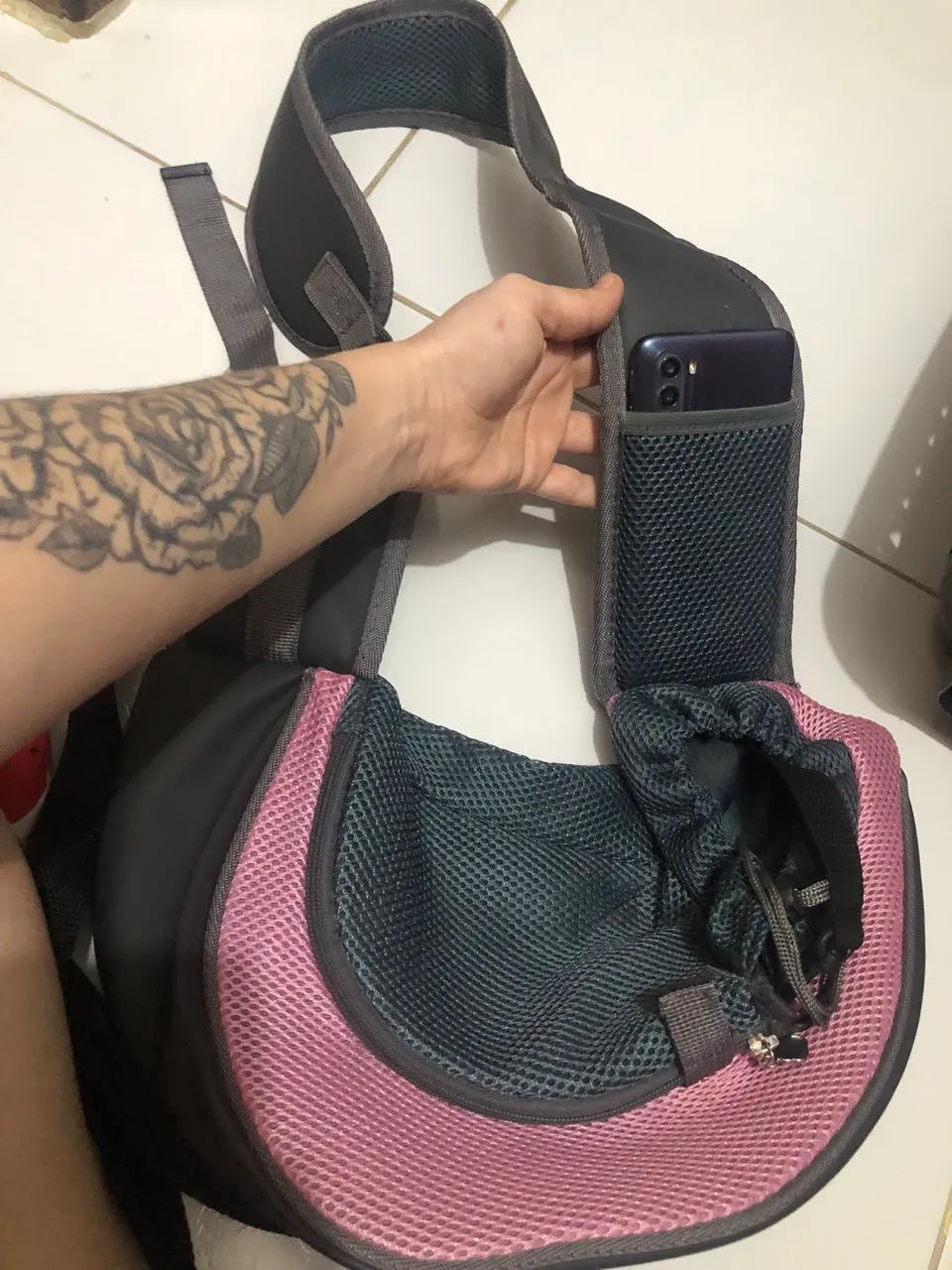 Caixa transportadora e duas bolsas para cães de porte pequenos ?