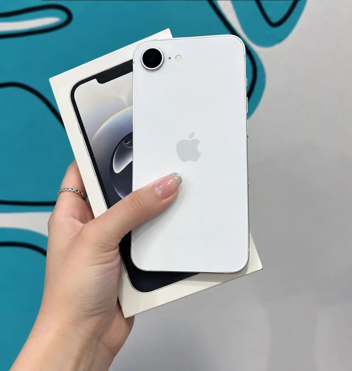 iPhone 16e