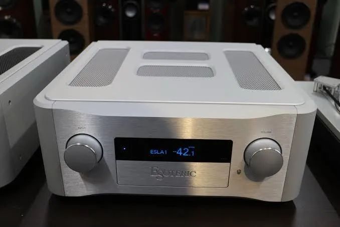 Integrado Esoteric F-02