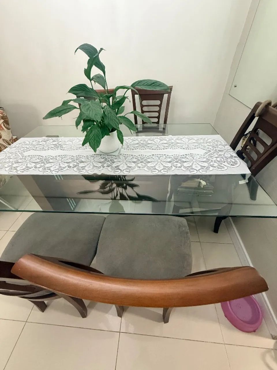 Mesa de jantar de madeira com 5 cadeiras - Foto 3